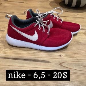 Nike, red